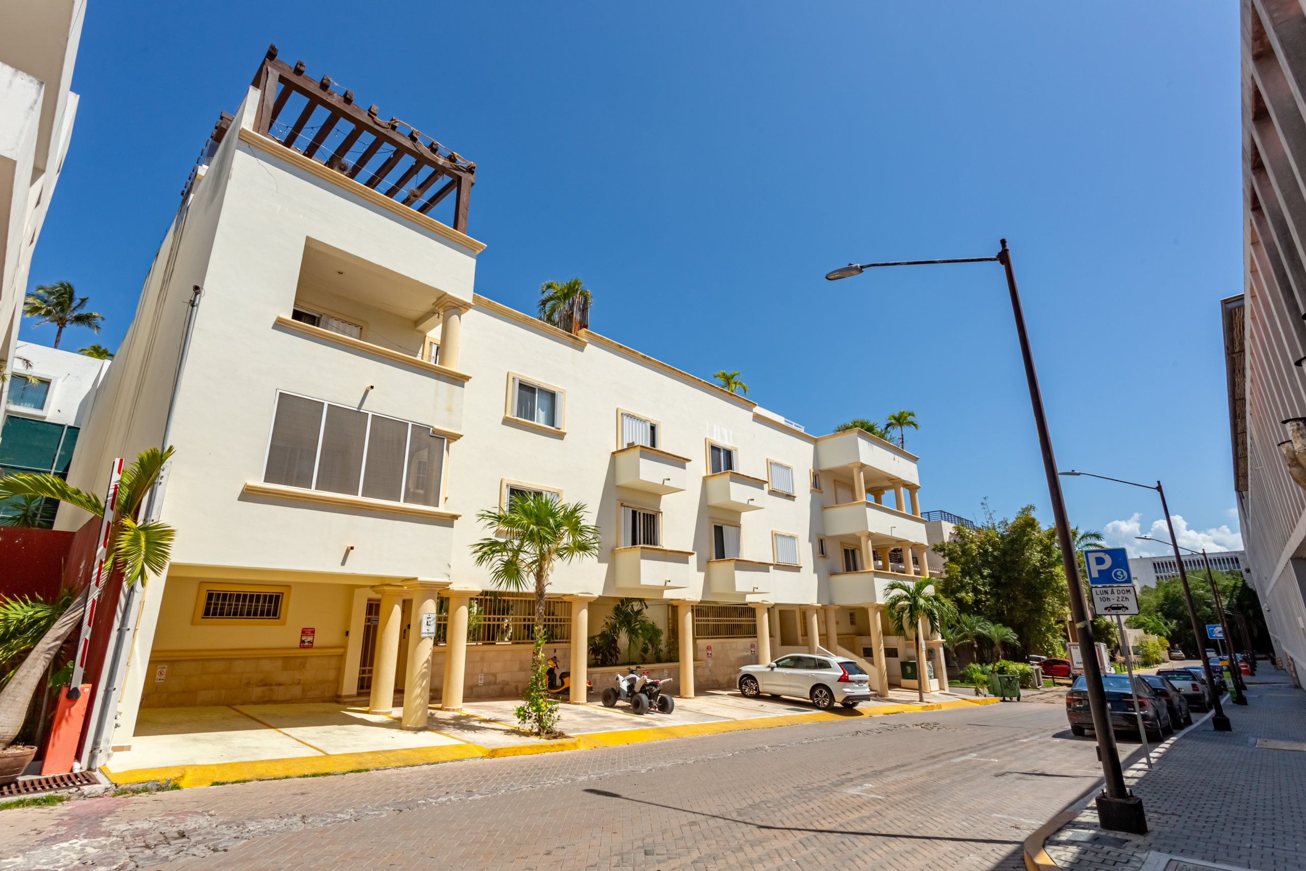 fachada playa inn